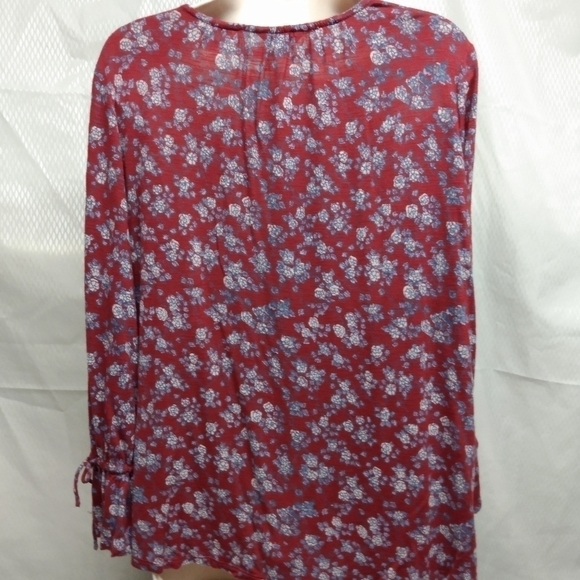 Lucky Brand Women's Top,  1X, Deep Red floral print, pre-owned - Picture 2 of 8